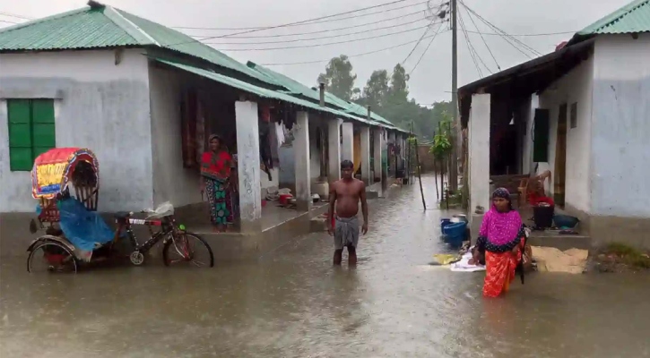 সৈয়দপুরে আশ্রয়ণে থই থই পানি